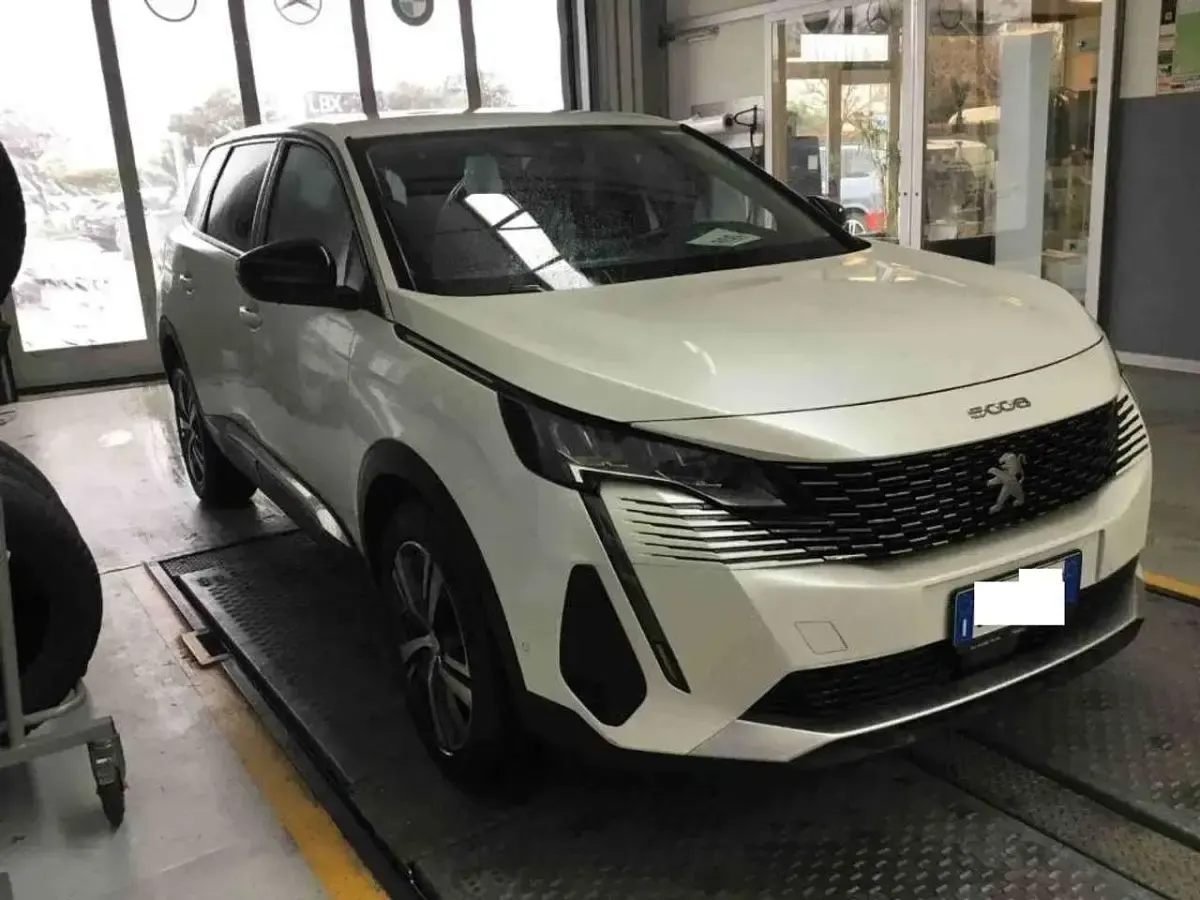 Occasion Peugeot 5008 Allure 131 ch (96 kW) 2022 Blanc SUV