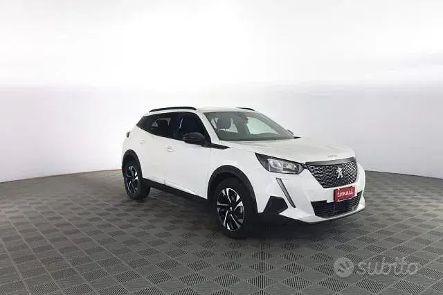 Usata Peugeot 2008 Allure 101 CV (74 kW) 2023 Bianco SUV