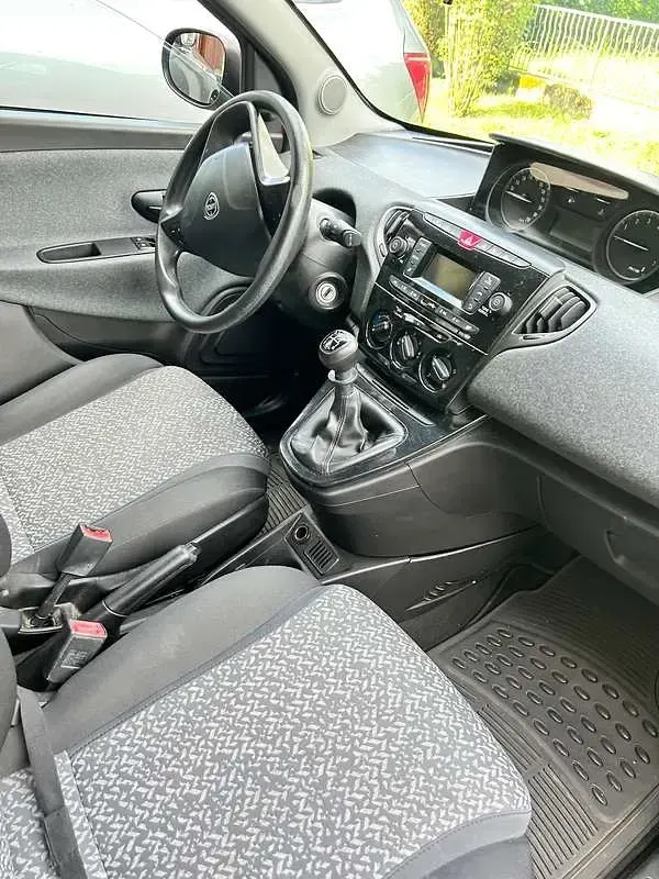 Usata Lancia Ypsilon S 77 CV (56 kW) 2018 Rosso Utilitaria