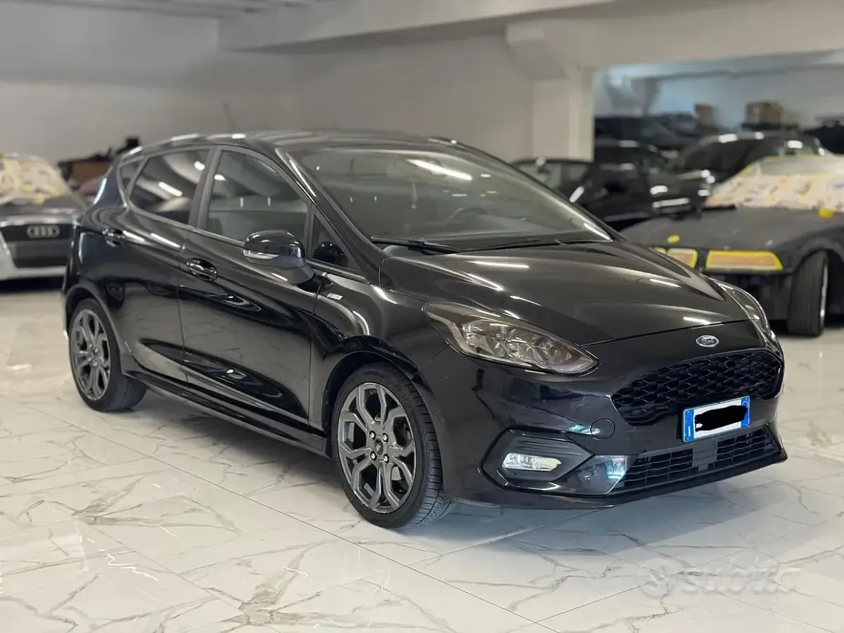 Usata Ford Fiesta Vignale 100 CV (73 kW) 2019 Nero Utilitaria