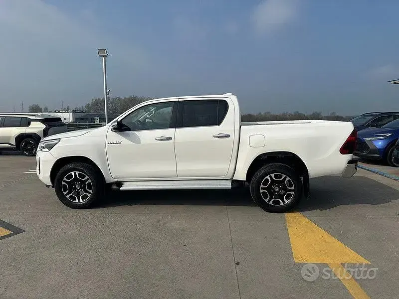 Nuova Toyota HiLux Executive 150 CV (110 kW) 2026 Bianco Pick-up
