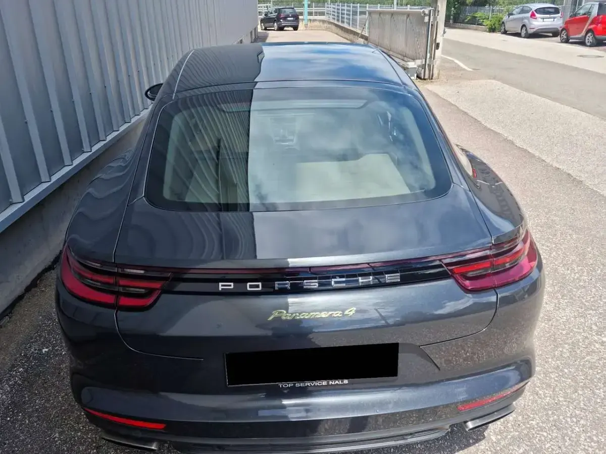 Usata Porsche Panamera 330 CV (242 kW) 2017 Grigio Berlina