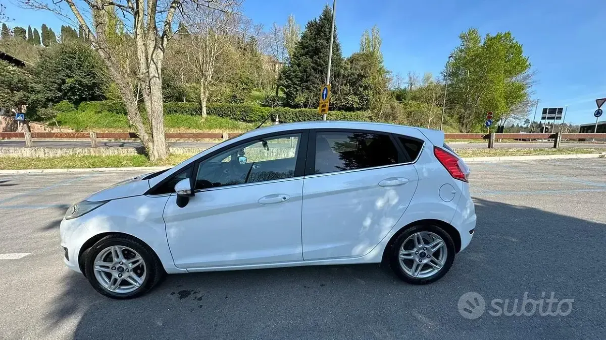 Usata Ford Fiesta Titanium 75 CV (55 kW) 2014 Bianco Utilitaria