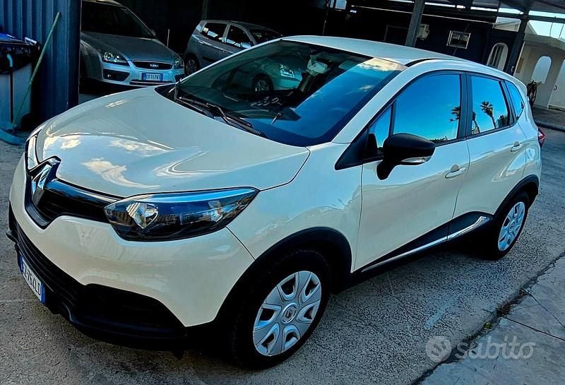 Usata Renault Captur 90 CV (66 kW) 2015 Beige SUV