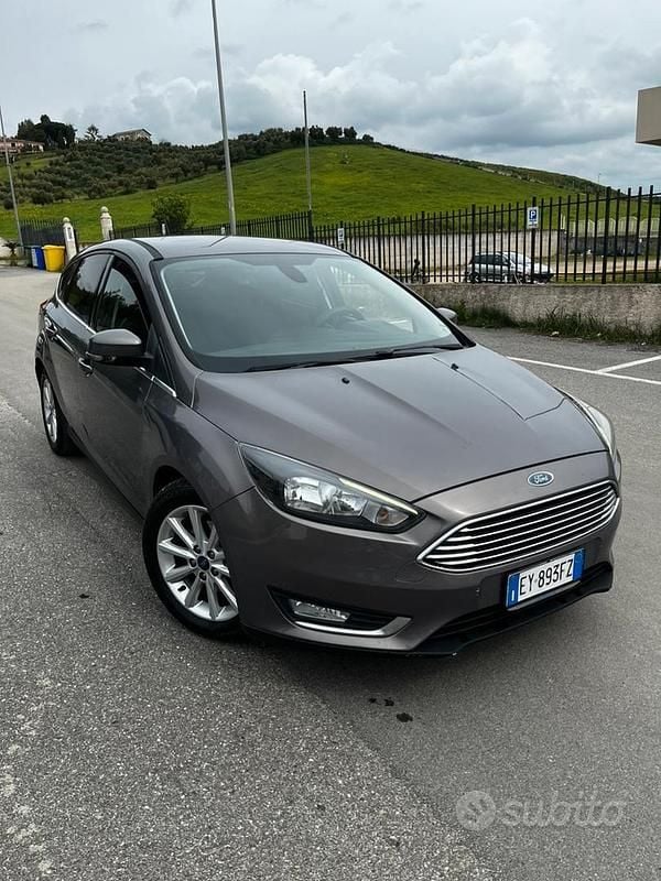 Usata Ford Focus Titanium 125 CV (91 kW) 2015 Grigio Berlina