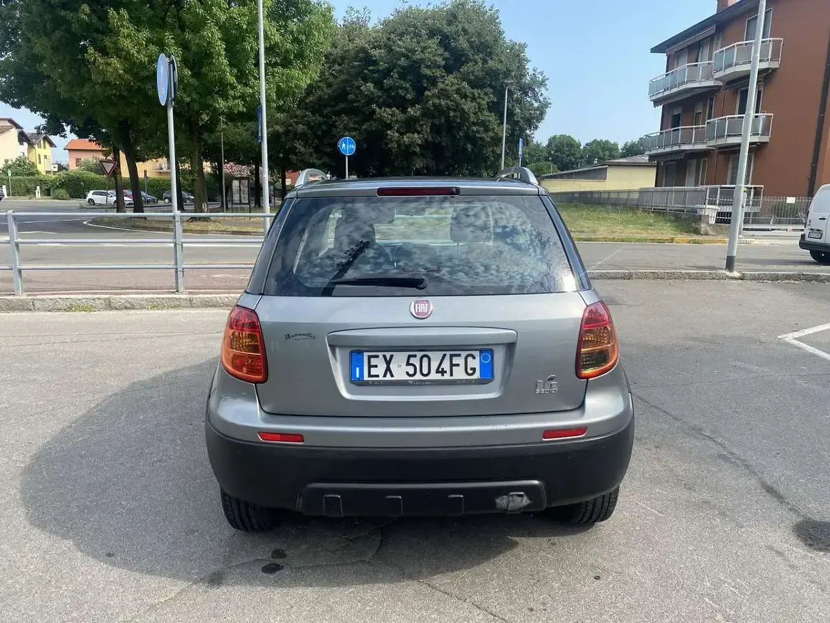 Usata Fiat Sedici Dynamic 120 CV (88 kW) 2014 Grigio SUV