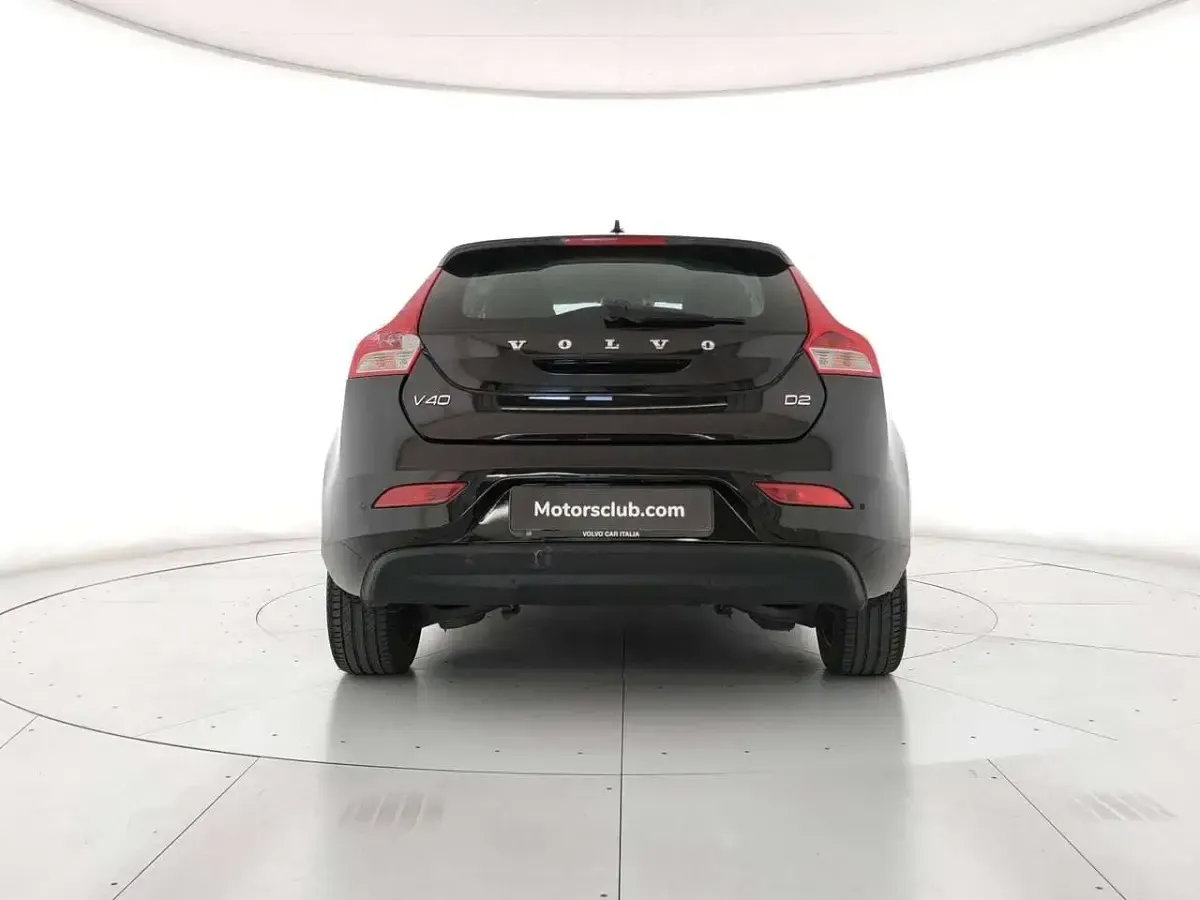 Usata Volvo V40 Business Edition 120 CV (88 kW) 2016 Nero Berlina