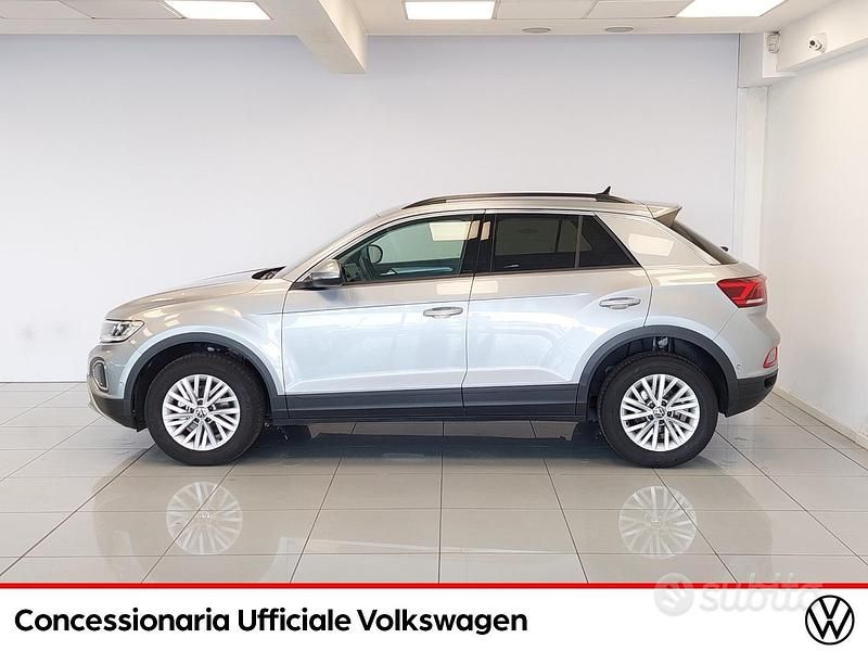 Usado VW T-Roc Life 150 CV (110 kW) 2024 Gris SUV