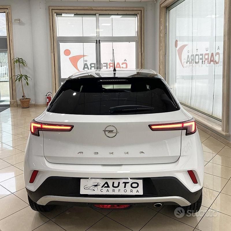 Usata Opel Mokka Elegance 110 CV (80 kW) 2022 Bianco SUV