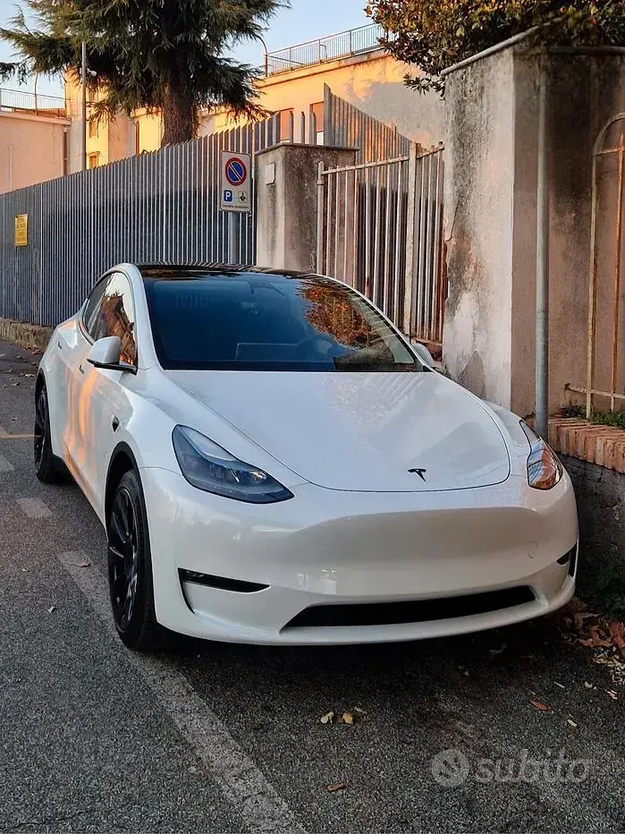 Usata Tesla Model Y Long Range AWD 189 kW (258 CV) 2023 Bianco SUV