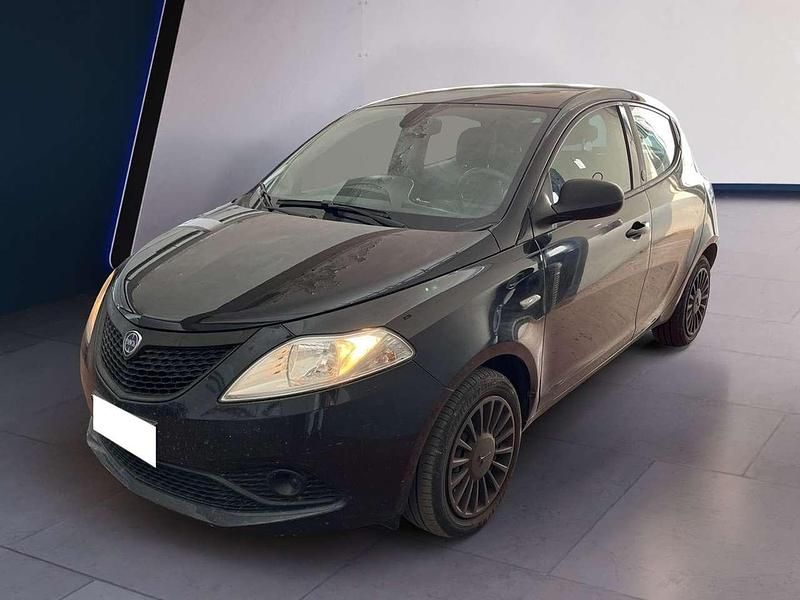 Usata Lancia Ypsilon Silver 71 CV (52 kW) 2021 Nero Utilitaria
