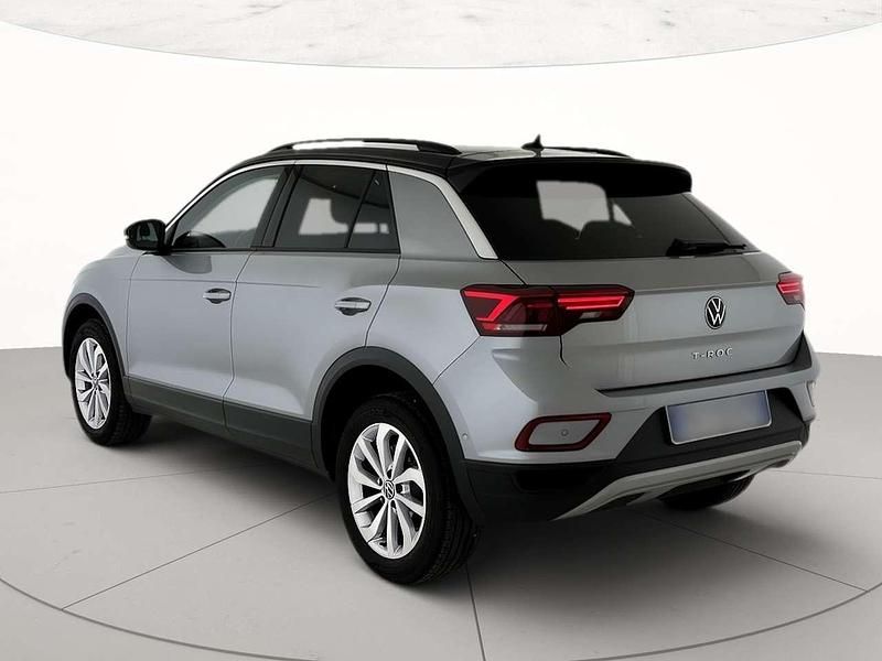 Usata VW T-Roc Life 116 CV (85 kW) 2025 Pyrit silver metallizzato nero SUV