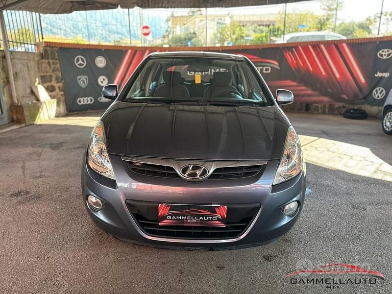 Argento Usata 2009 Hyundai i20 Comfort Tre volumi | 3490 € (Buon prezzo) - Immagine 1/4