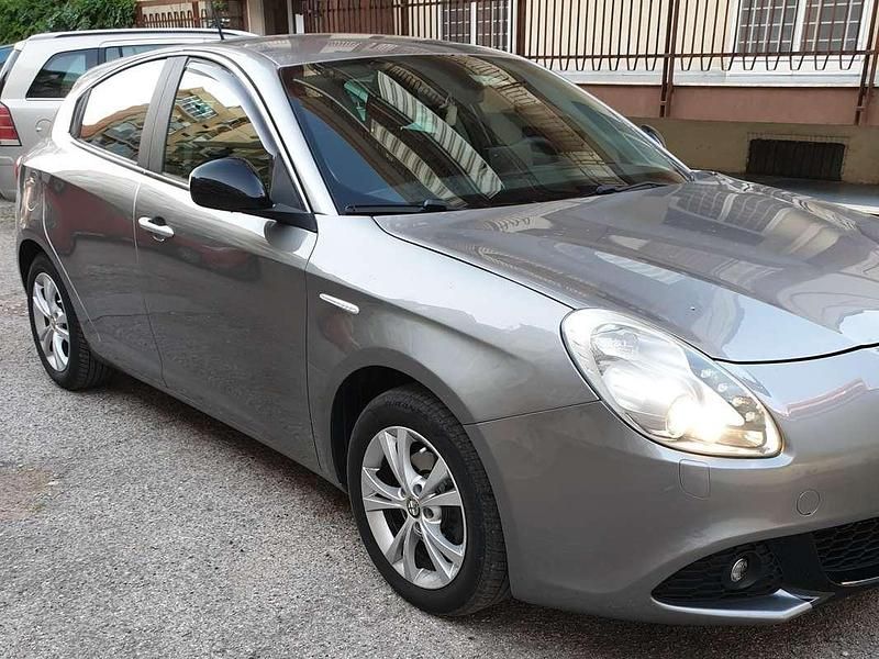 Usata Alfa Romeo Giulietta Distinctive 105 CV (77 kW) 2011 Grigio Berlina