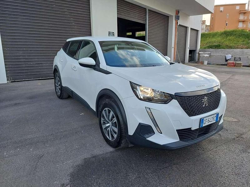 Usata Peugeot 2008 Active 110 CV (80 kW) 2021 Bianco SUV