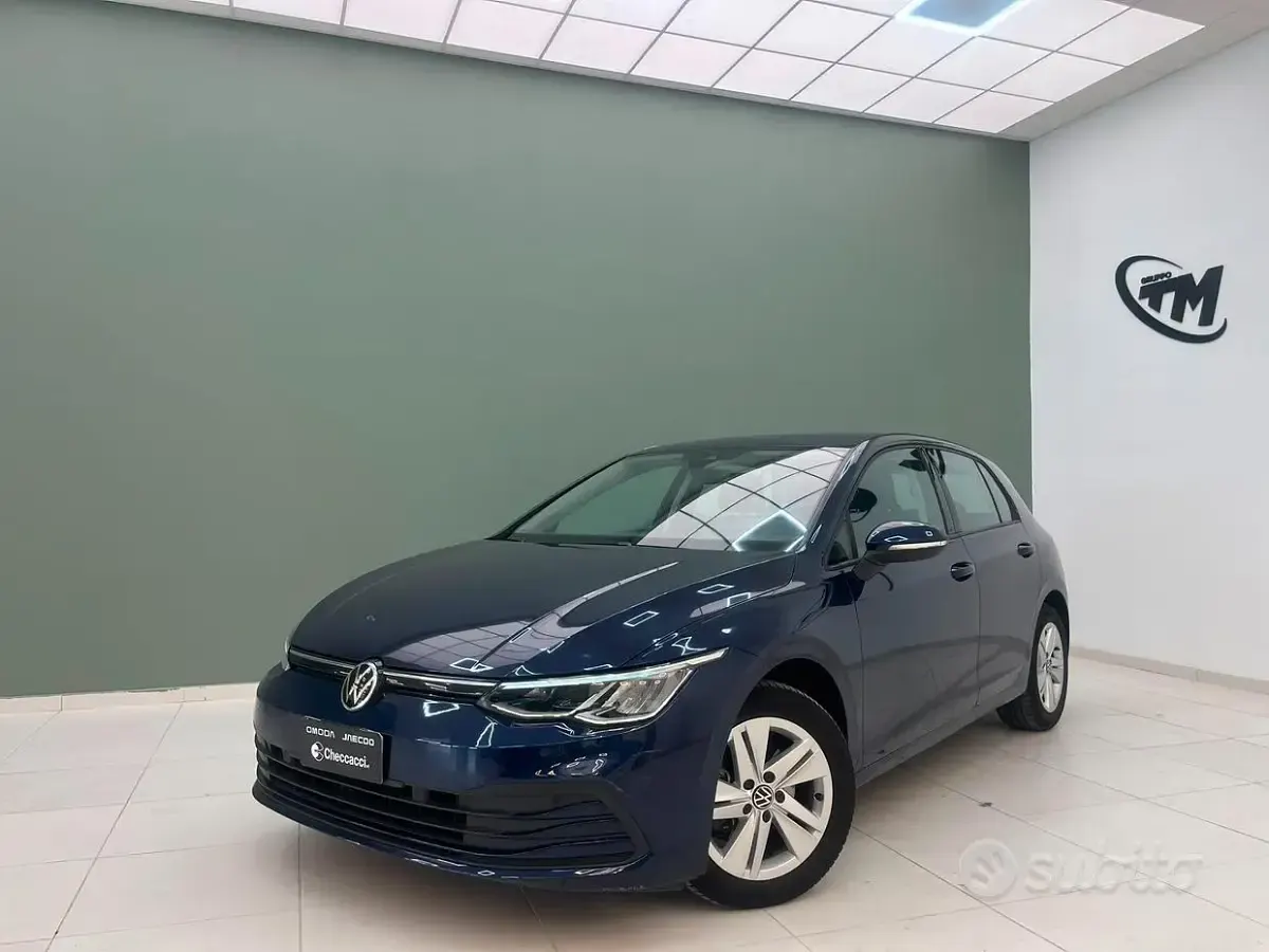 Usata VW Golf VIII Life 110 CV (80 kW) 2021 Bluazzurro Berlina
