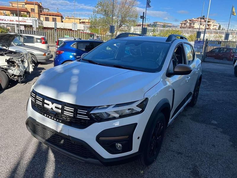 Bianco Nuova 2025 Dacia Sandero Extreme Due volumi | 18.500 € (Buon prezzo) - Immagine 1/4