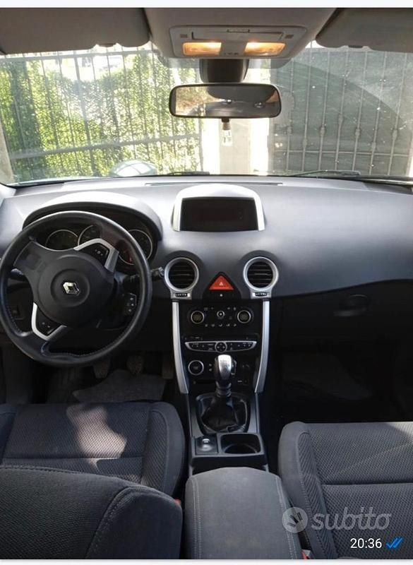 Usata Renault Koleos 150 CV (110 kW) 2010 Grigio SUV