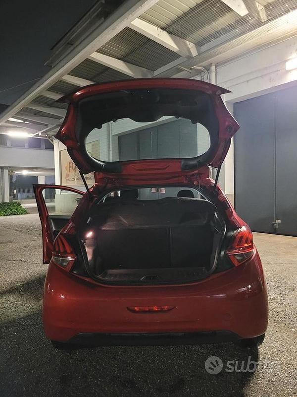 Usata Peugeot 208 82 CV (60 kW) 2016 Rosso Utilitaria