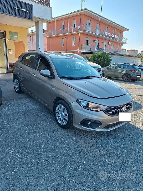 Usata Fiat Tipo Easy 95 CV (69 kW) 2017 Beige Berlina
