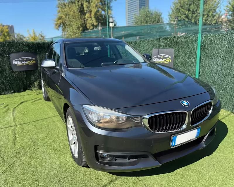Usata BMW 318 142 CV (104 kW) 2014 Grigio Berlina