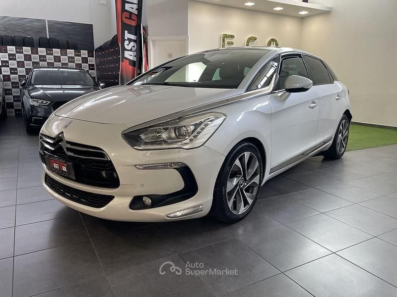 Bianco Usata 2013 DS Automobiles DS5 So Chic Due volumi | 7900 € (Buon prezzo) - Immagine 1/4