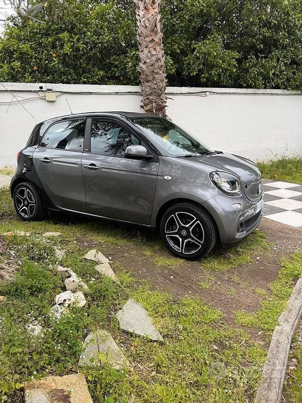 Usata Smart ForFour Passion 71 CV (52 kW) 2016 Grigio Utilitaria