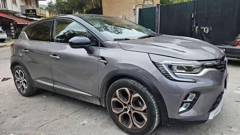 Usata Renault Captur RS Line 101 CV (74 kW) 2023 Grigio SUV