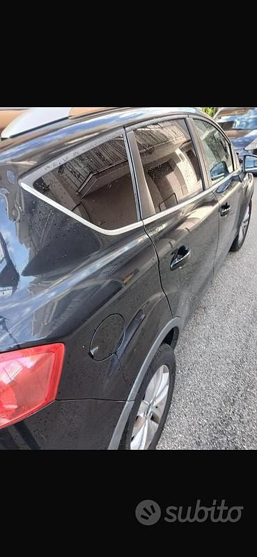 Usata Ford Kuga 140 CV (102 kW) 2011 Nero SUV