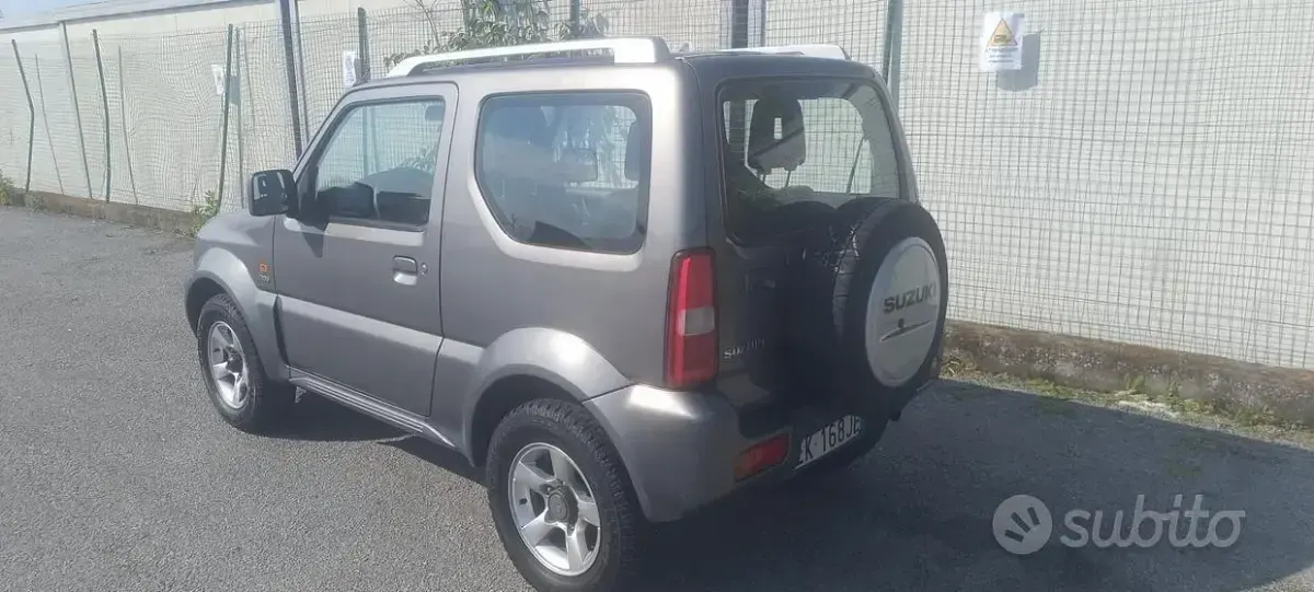 Usata Suzuki Jimny 86 CV (63 kW) 2006 Grigio SUV