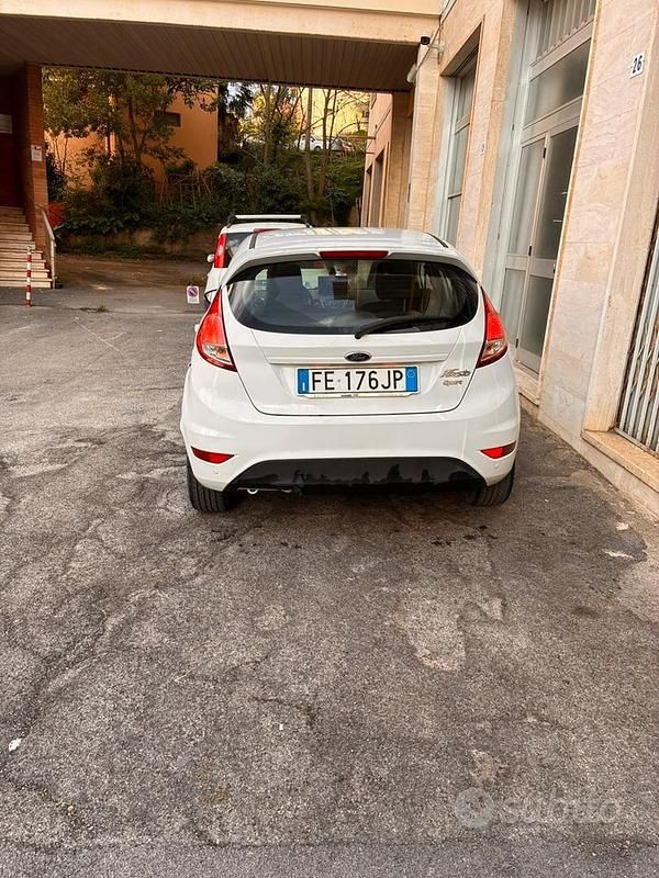 Second-hand Ford Fiesta 75 CP (55 kW) 2016 Alb Berlinǎ