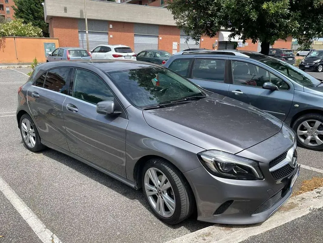 Usata Mercedes A180 Business 109 CV (80 kW) 2018 Grigio Berlina