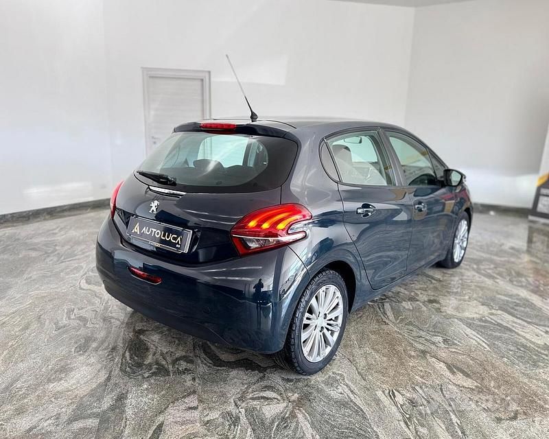 Usata Peugeot 208 Allure 75 CV (55 kW) 2017 Blu Utilitaria