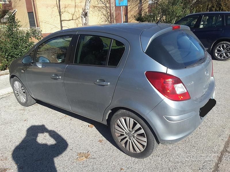 Usata Opel Corsa 86 CV (63 kW) 2014 Grigio Utilitaria