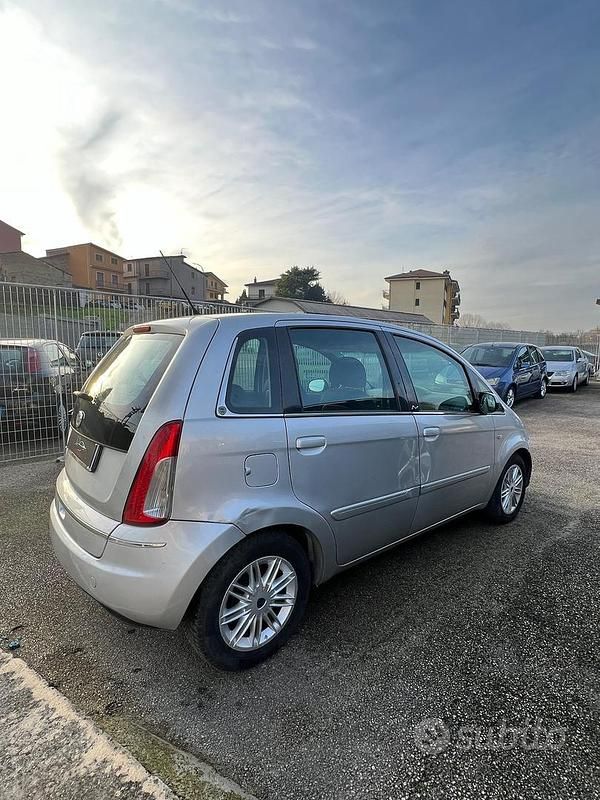 Usata Lancia Musa S 95 CV (69 kW) 2010 Grigio Monovolume