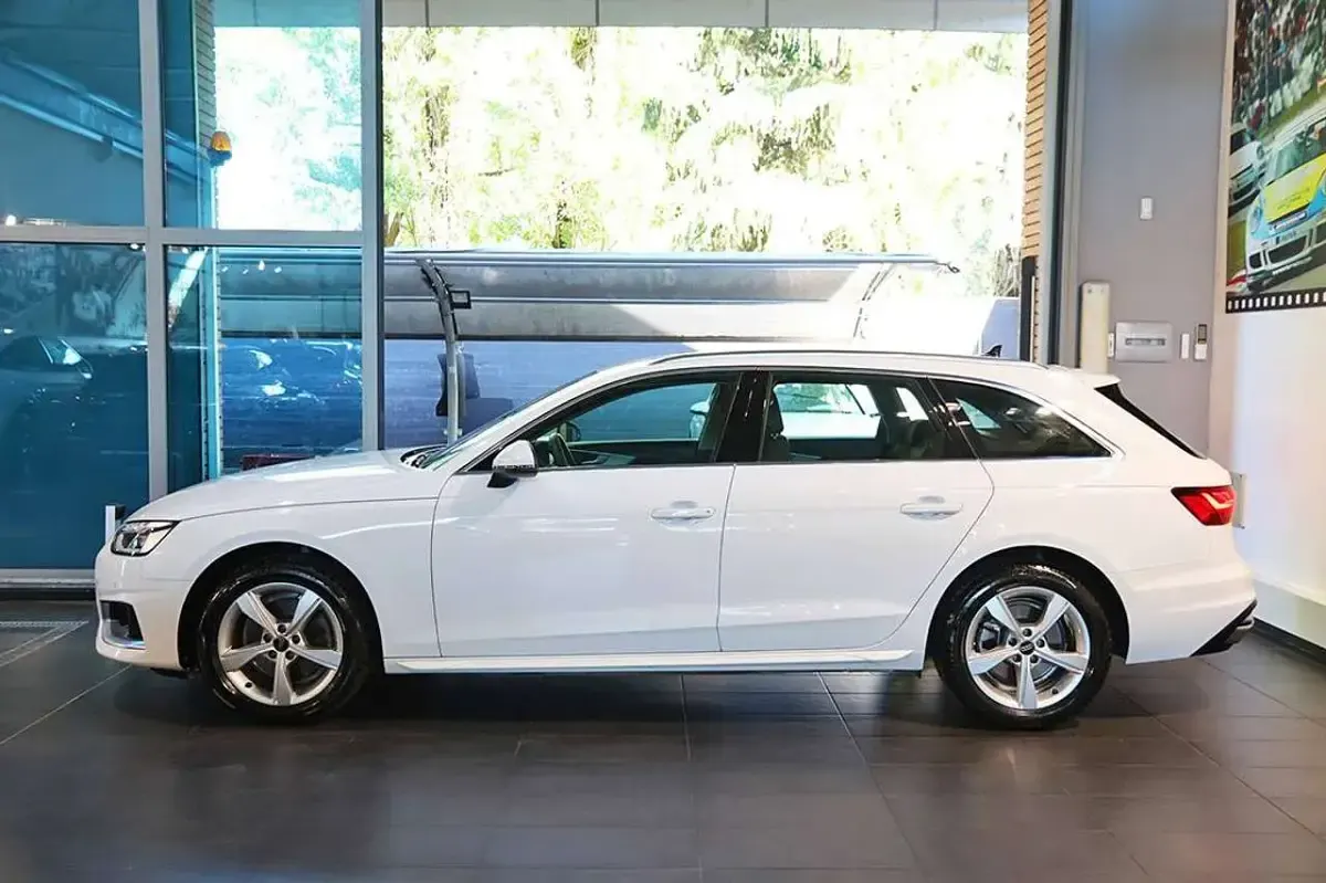 Käytetty Audi A4 Advanced Plus 136 HP (100 kW) 2024 Valkoinen Farmari