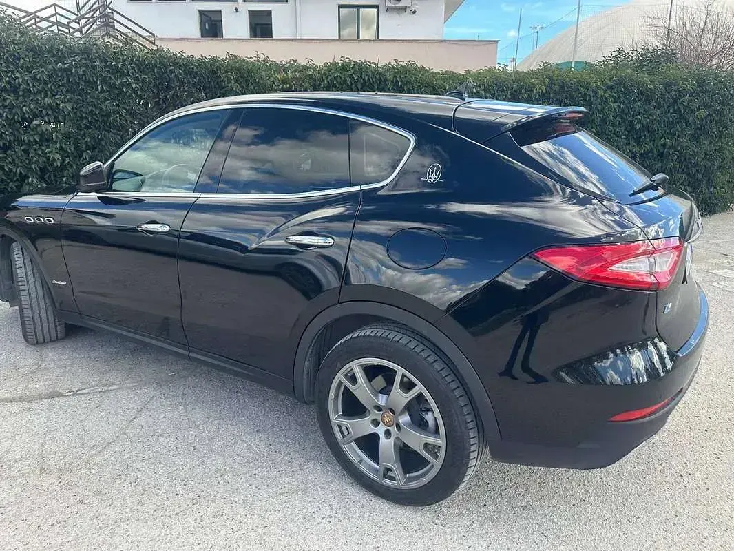 Usata Maserati Levante 275 CV (202 kW) 2018 Nero SUV