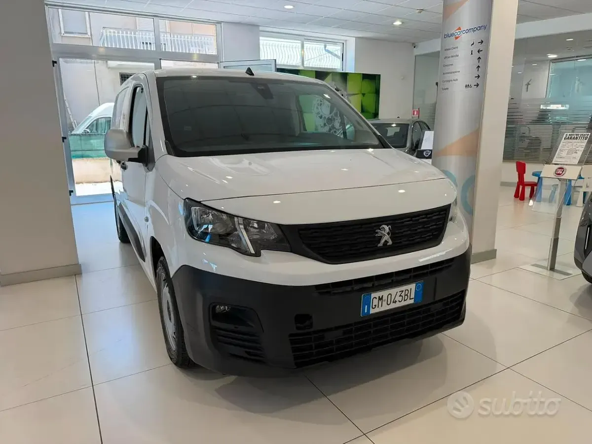 Usata Peugeot Partner Premium 102 CV (75 kW) 2023 Bianco Monovolume