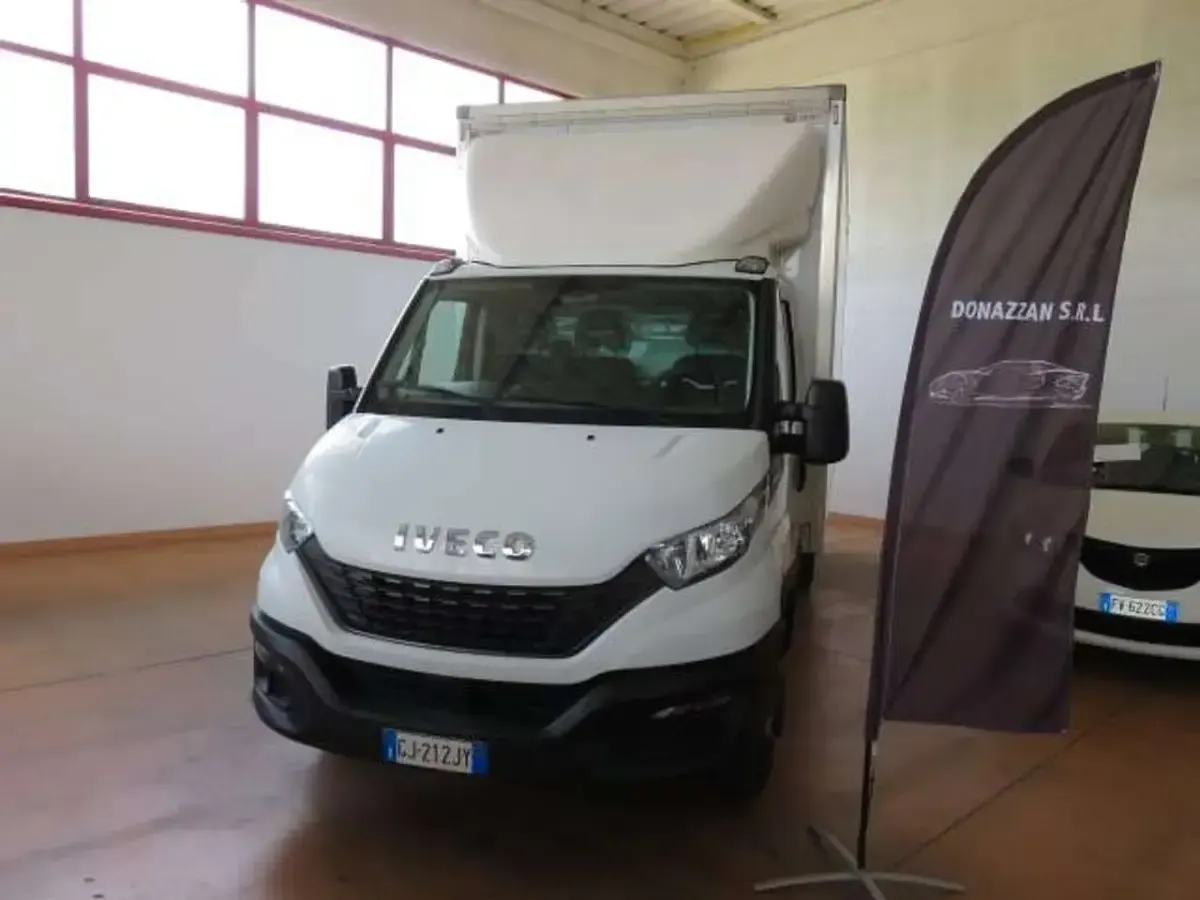 Usata Iveco Daily 136 CV (100 kW) 2022 Bianco Furgone