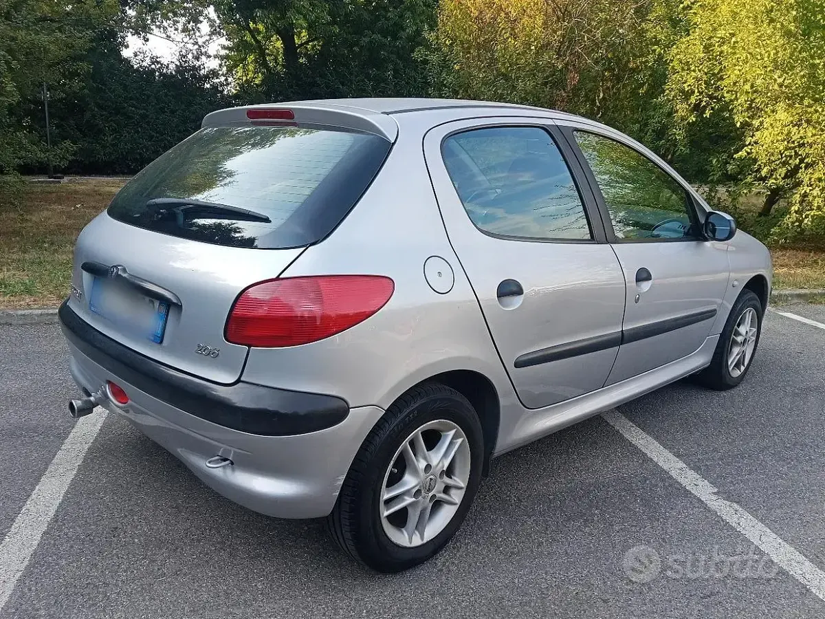 Usata Peugeot 206 75 CV (55 kW) 2000 Grigio Utilitaria