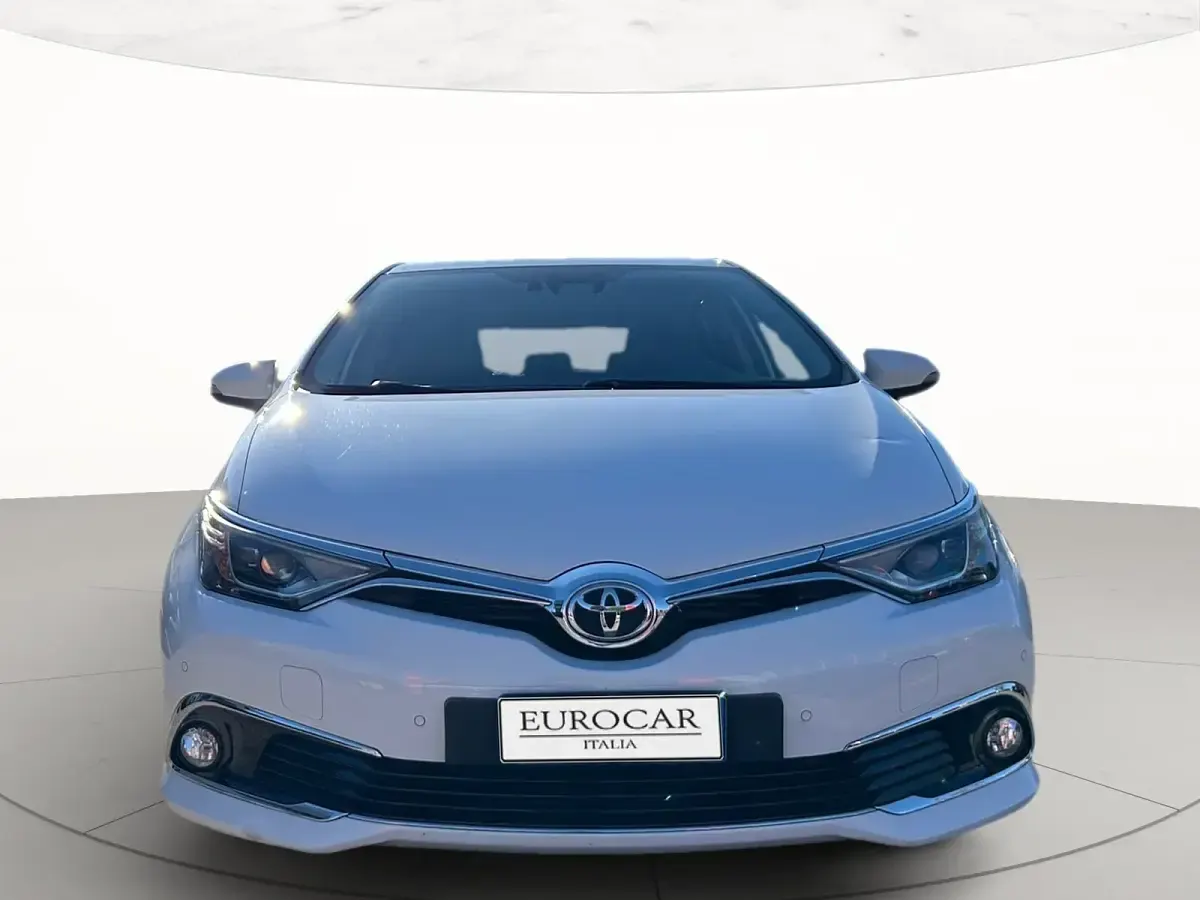 Usata Toyota Auris Lounge 112 CV (82 kW) 2016 Bianco Berlina