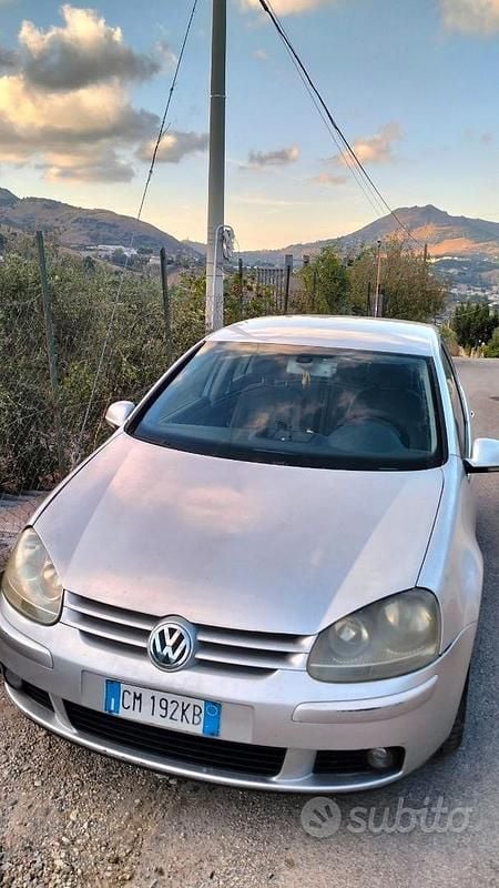 Usata VW Golf V 105 CV (77 kW) 2004 Grigio Utilitaria