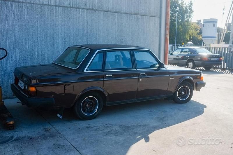 Usata Volvo 244 1980 Marrone Berlina