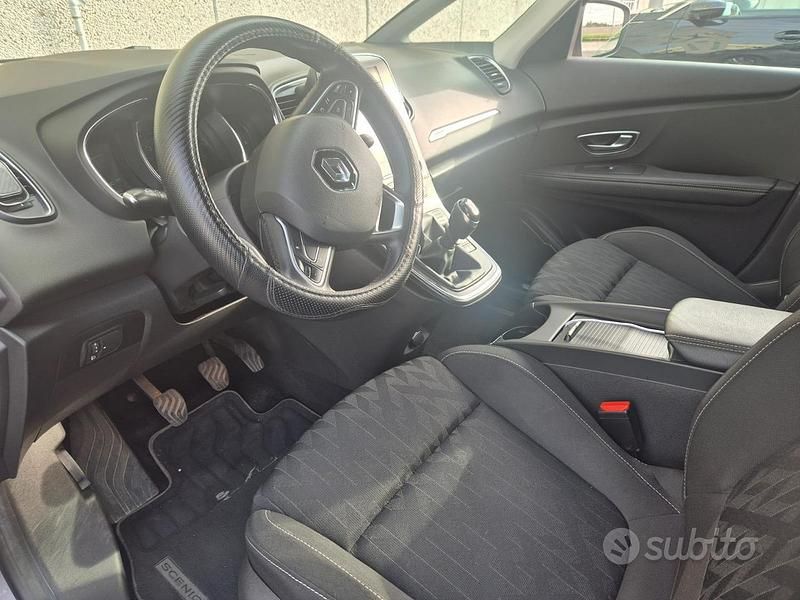 Usata Renault Grand Scénic IV 150 CV (110 kW) 2020 Grigio Monovolume