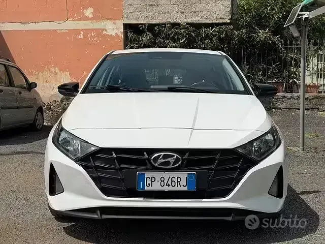 Usata Hyundai i20 84 CV (61 kW) 2023 Bianco Utilitaria