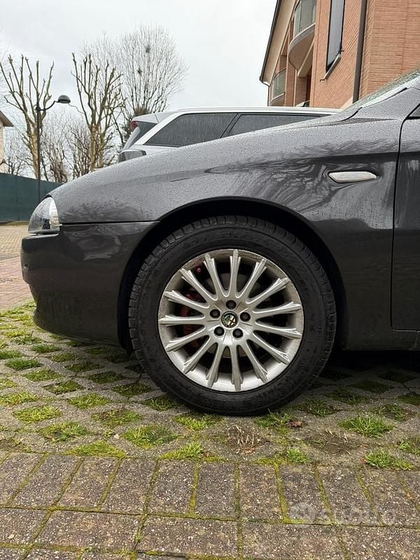 Usata Alfa Romeo 147 150 CV (110 kW) 2007 Grigio Utilitaria