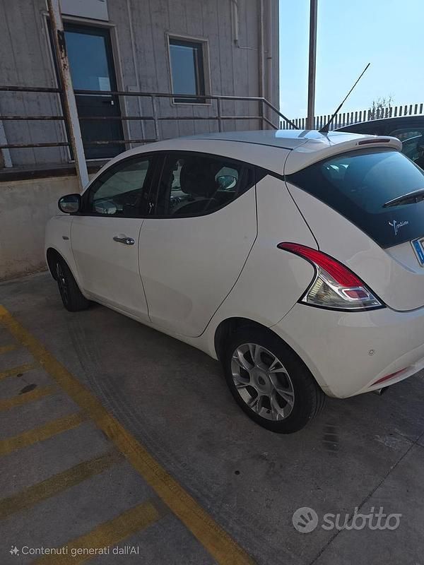 Usata Lancia Ypsilon 69 CV (50 kW) 2017 Utilitaria