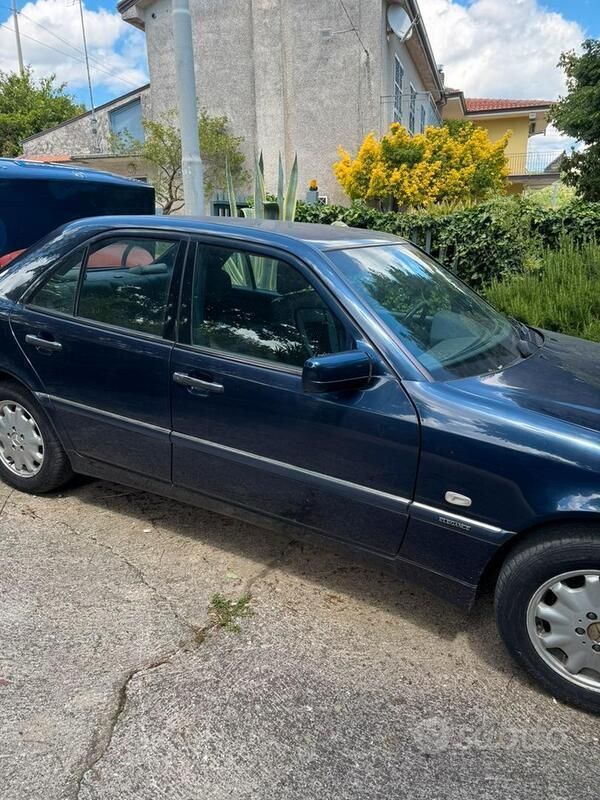 Usata Mercedes C220 150 CV (110 kW) 1999 Blu Berlina