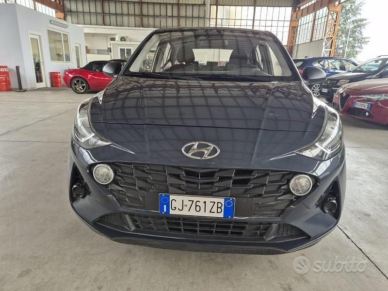 Usata Hyundai i10 Advanced 67 CV (49 kW) 2022 Grigio Utilitaria