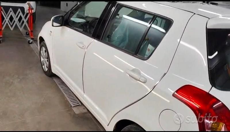 Usata Suzuki Swift 75 CV (55 kW) 2008 Bianco Utilitaria
